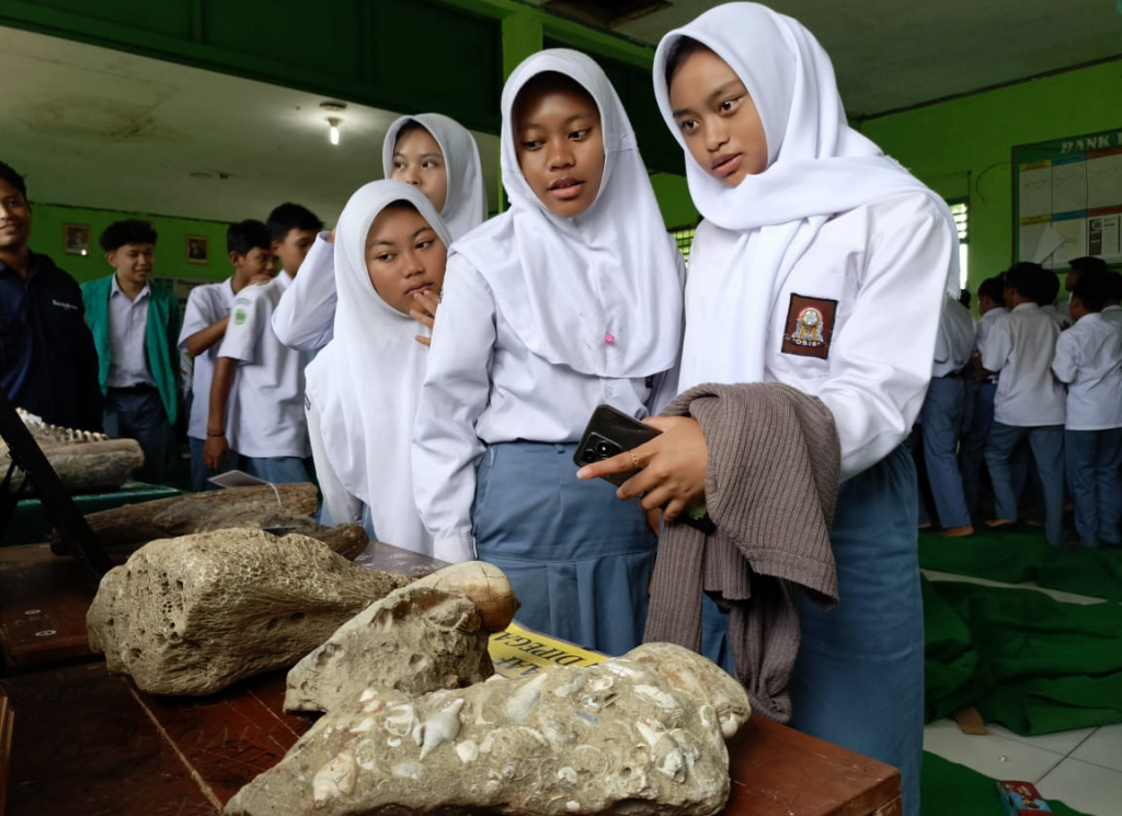 Masuk Sekolah, Museum Purbakala Bumiayu Pamerkan Fosil dan Replika Manusia Purba