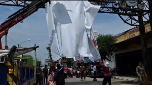 Bandel, Puluhan Baliho Caleg dan Capres Diturunkan Paksa