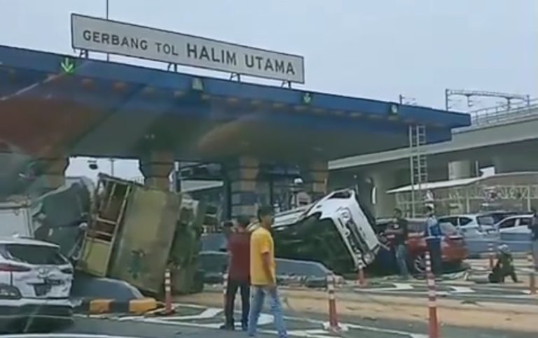 Kecelakaan Beruntun di Gerbang Tol Halim Utama Jakarta, Libatkan Tujuh Kendaraan