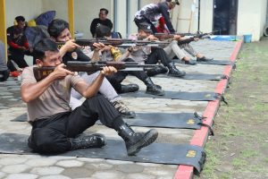 Tingkatkan Keterampilan, Bintara Remaja Dilatih Menembak