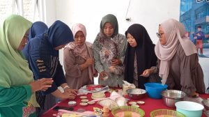 Difabel Kabupaten Tegal Dilatih Kewirausahaan Membuat Kue