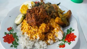 Fakta di balik Porsi Nasi Padang Lebih Banyak Jika Dibungkus