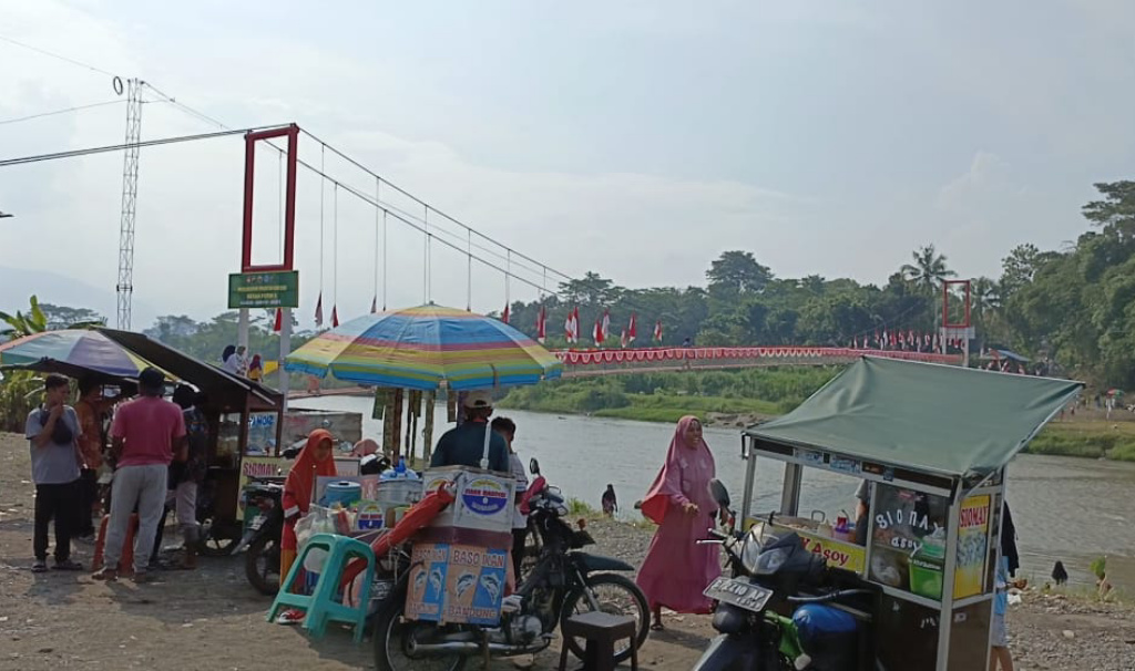 Jembatan Merah Putih II Jadi Objek Wisata Dadakan
