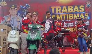 Warga Brebes Borong Hadiah