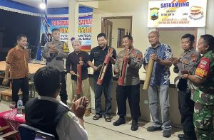 Polda Jateng Bantu Bangun Pos SatKamling Bandengsari
