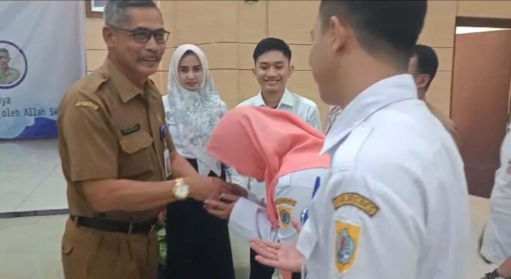 Masuk Purna Tugas, Ini Pesan Sekwan Brebes Saat Perpisahan dengan Karyawan