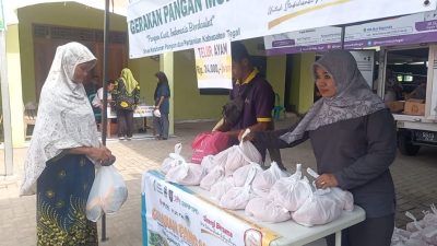 Warga  Desa Kaliwadas Serbu Gerakan Pangan Murah Hari Jadi ke-79 Provinsi Jateng
