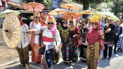 Karnaval Unik, Kepala SMP se-Kabupaten Tegal Gunakan Pakaian Wayang Orang