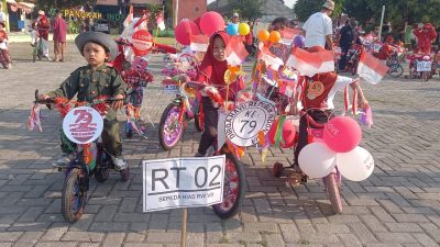 Puluhan Anak Meriahkan Lomba Sepeda Hias RW VII Griya Pangkah Indah