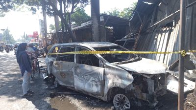 Satu Mobil Xenia dan Tiga Bengkel di Trayeman  Terbakar