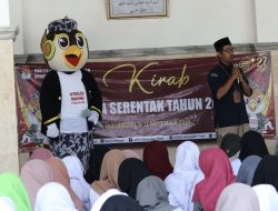 Si Jakra Sambangi Para Santri di Pondok Pesantren Al Ikhsan Kabunan