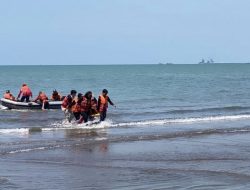 KRS PMI Batang Gelar Simulasi Penyelamatan di Laut Peringati HUT ke 79