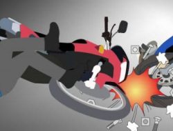 Tiga Pelajar Berboncengan Motor