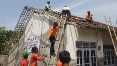 Pramuka Peduli Kwarcab Tegal Bedah Rumah Warga di Desa Kedungsukun