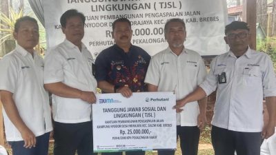 Perhutani KPH Pekalongan Barat Salurkan Bantuan untuk Perbaikan Jalan di Desa Indrajaya