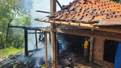 Kebakaran di Dermasuci, Satu Rumah Rusak Berat