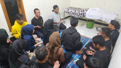 Mas Uyip Pimpin Tahlil dan Doa