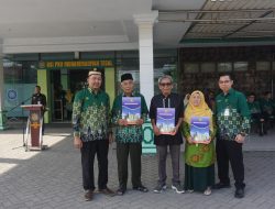 RSI PKU Muhammadiyah Tegal Serahkan Kartu Sehat untuk Tokoh dan Sesepuh