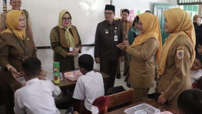 Uji Coba Program Makan Bergizi di Brebes Dimonitoring