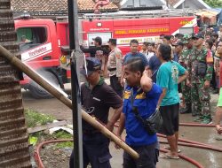 Akibat Kongsleting Listrik, Dua Rumah di Desa Pekiringan Tegal Terbakar
