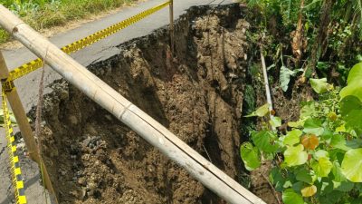 Talud Jembatan Adisana-Langkap Longsor, Warga Diimbau Gunakan Jalur Alternatif