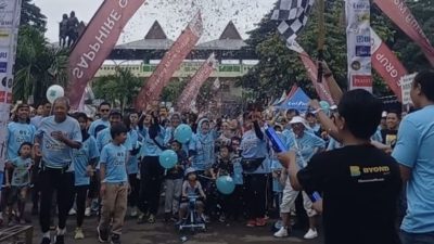 Ratusan Peserta Meriahkan Family Fun Walk HUT ke-74 IDI