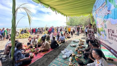 Grebeg Degan Purin, Seribu Kelapa Muda Diperebutkan Wisatawan