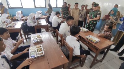 Launching Makan Siang Bergizi Gratis Bagikan 939 Paket