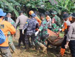 Pencarian Hari ke-4, Tim SAR dan Lanal Tegal Temukan Dua Korban Longsor