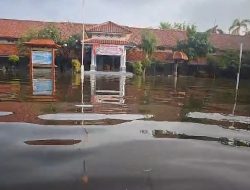Puluhan Sekolah Terendam Banjir, Siswa Terpaksa Diliburkan