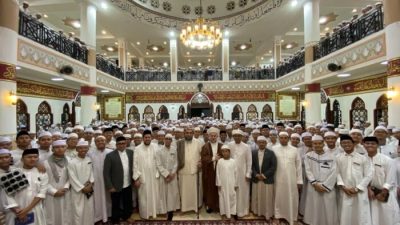 Ulama Brazil dan Jordania Beri Tauziah Santri Tazakka