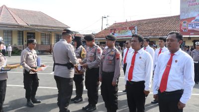 Berprestasi dan Berinovasi, Sepuluh Personel dan Warga Berprestasi Terima Penghargaan dari Kapolres Tegal