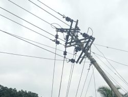 Tiang Listrik di Tonjong Brebes Nyaris Roboh Gegara Galian, Lalu Lintas Buka Tutup