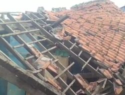Atap Pasar Jatibarang Brebes Ambruk, Belasan Pedagang Terdampak