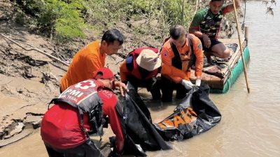 Tim SAR Gabungan Evakuasi Jasad Bocah Hanyut di Sungai Ketiwon