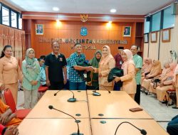 Penjaga Sekolah dan Tenaga Kebersihan Dapat Bingkisan Ramadan