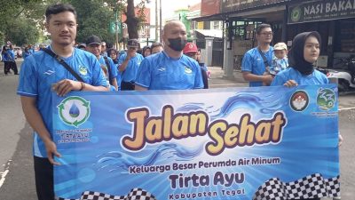 Ratusan Karyawan Perumda Air Minum Tirta Ayu Ikuti Jalan Sehat HUT ke-33 Perusahaan