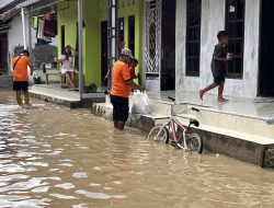 PMI Distribusi Bantuan Untuk Korban Banjir Sidaharja