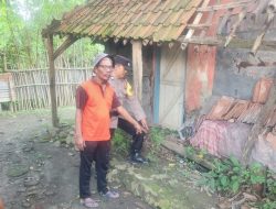 Bayi Malang Dibuang di Teras Bekas Warung