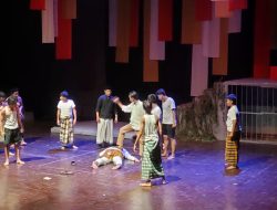 Penonton Terpukau Pementasan TeaterQi Berjudul Kanan≠Kiri
