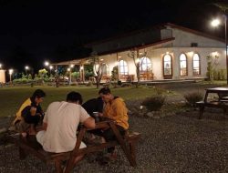 Menikmati Langit Malam di Kafe Pokate Coffee and Garden Slawi