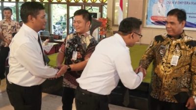 Bupati Ischak Lantik 571 PPPK