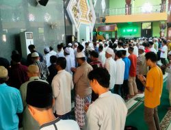 Jemaah Masjid Agung Lakukan Salat Gaib untuk Habib Ali Zaenal Abidin