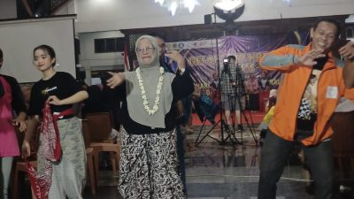 Ely Prihatin Selesaikan Menari 12 Jam