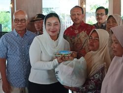 Bupati Brebes Salurkan Bantuan Wardoyo Tahap 2, Sasar Warga Miskin yang Tak Tercakup PKH