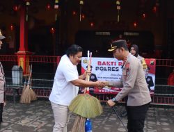 Polres Tegal Gandeng Perguruan Silat Bersihkan Kelenteng dan Vihara