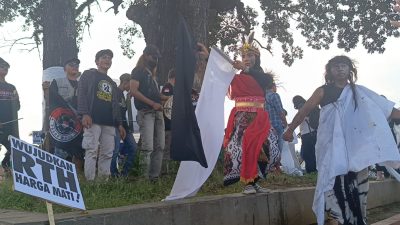 Ratusan Seniman Gelar Aksi di RTH Bumiayu, Kritik Pencoretan Anggaran Pembangunan Ruang Terbuka