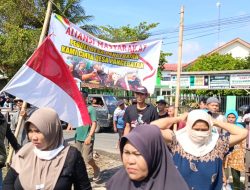 Warga Pangebatan Longmarch ke Kantor Desa, Tuntut Transparansi Pemerintah