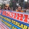 Ratusan Warga Demo di DPRD Tuntut Brebes Zero Peredaran Obat Daftar G