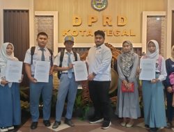 Fraksi Golkar Serahkan SK Nominasi Beasiswa PIP